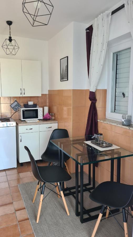 Apartments Solis, 50 M From The Sea - Jakisnica Bagian luar foto